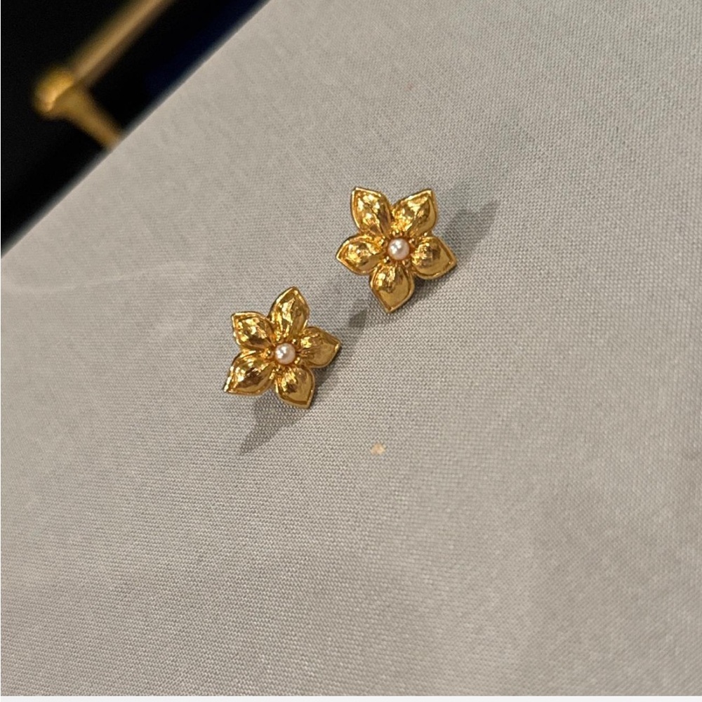 Vintage Avon Gold Flower Pearl Center Stud Earrings - Women Jewelry